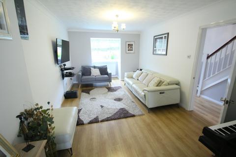 4 bedroom detached house to rent, Charndon Close, Bramingham, Luton, LU3
