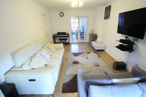 4 bedroom detached house to rent, Charndon Close, Bramingham, Luton, LU3