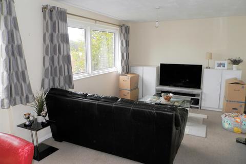 12 Carlton Close, Upminster, RM14 2YR