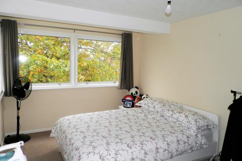 12 Carlton Close, Upminster, RM14 2YR