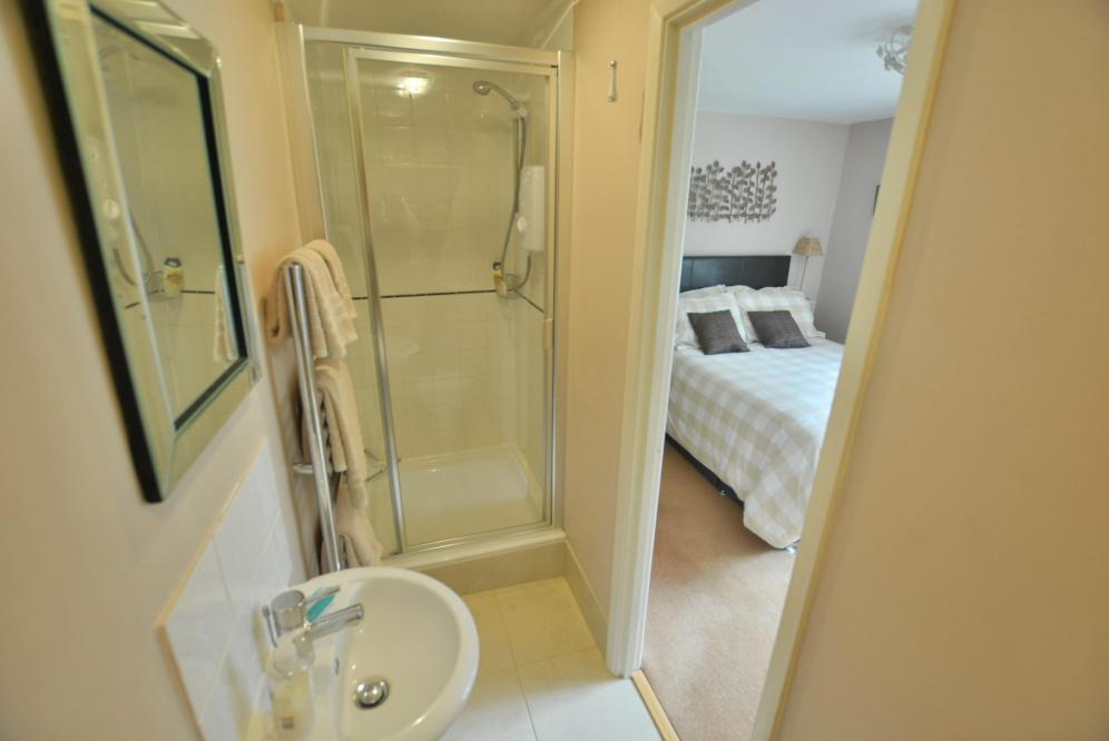 En suite shower