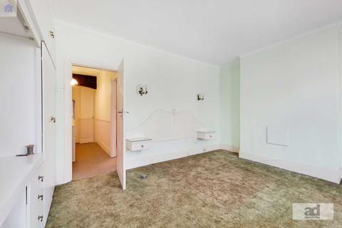 18 Jersey Road, London, E11 4BL