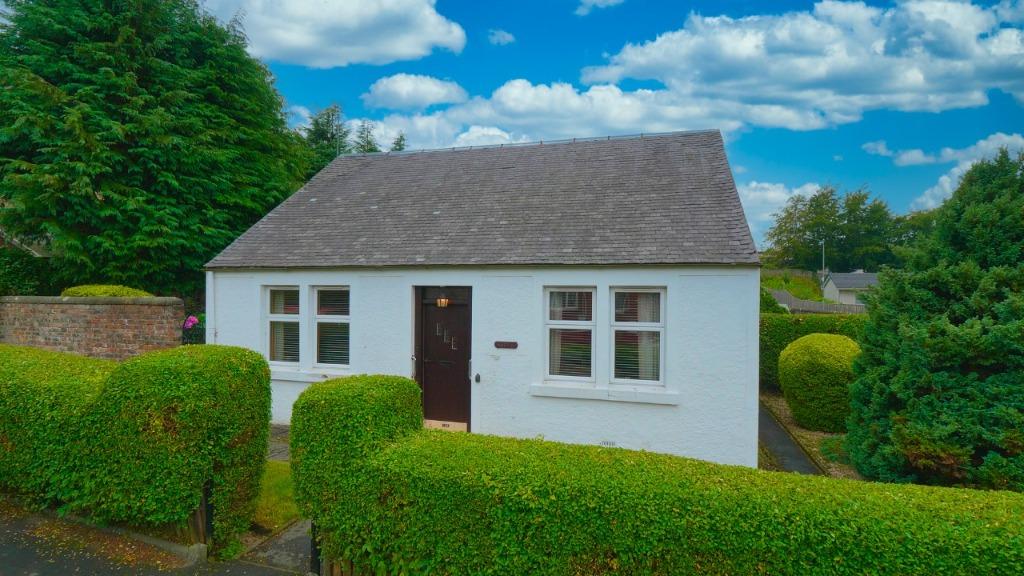 Murray Place, Cambusbarron, Stirling... 2 bed detached bungalow £165,000