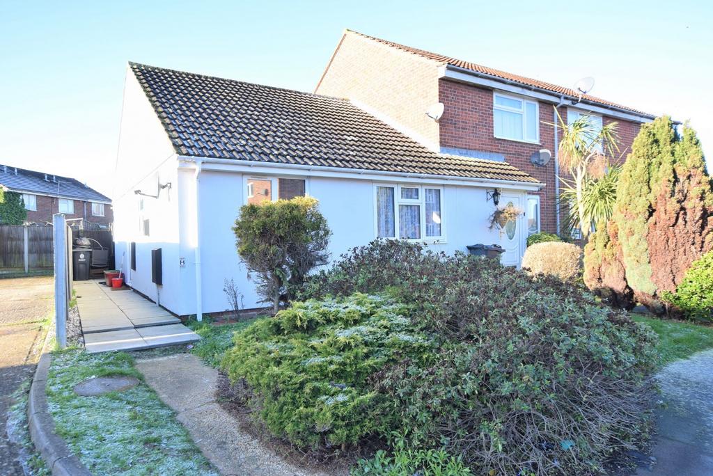 Caterham Close, ClactononSea 2 bed terraced bungalow £195,000