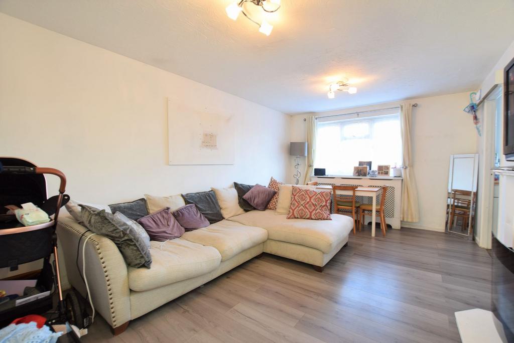 Caterham Close, ClactononSea 2 bed terraced bungalow £195,000