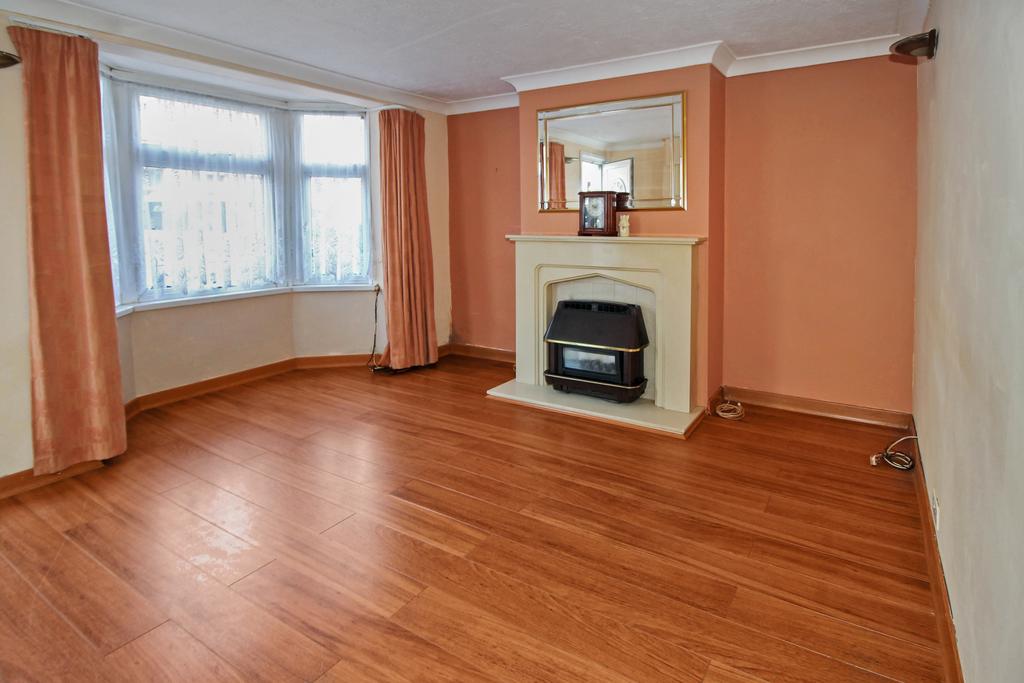 Malling Road, Snodland, Kent, ME6 5AB 3 bed end of terrace house £235,000