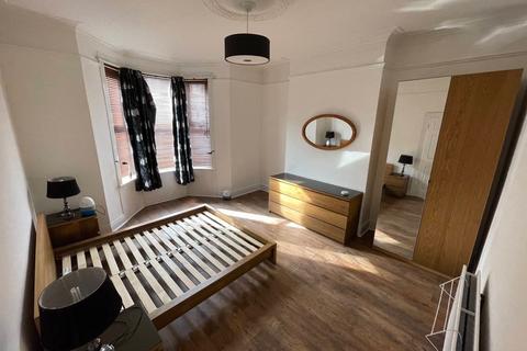 2 bedroom flat to rent, Trevor Terrace, North Shields. NE30 2DE