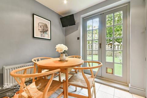 13 Osterley Road, London, N16 8SN