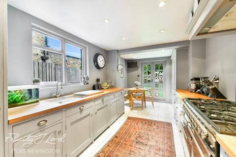 13 Osterley Road, London, N16 8SN