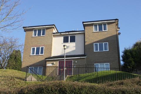2 bedroom flat to rent, Lingfield Close, High Wycombe, HP13