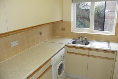 2 bedroom flat to rent, Lingfield Close, High Wycombe, HP13