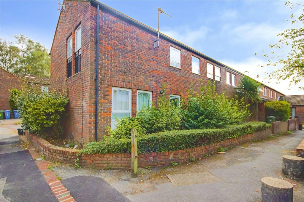 Jevington, Birch Hill, Bracknell, RG12 2 bed apartment £230,000