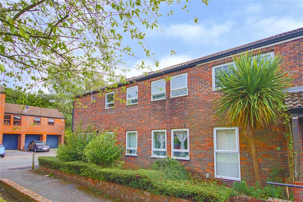 Jevington, Birch Hill, Bracknell, RG12 2 bed apartment £230,000