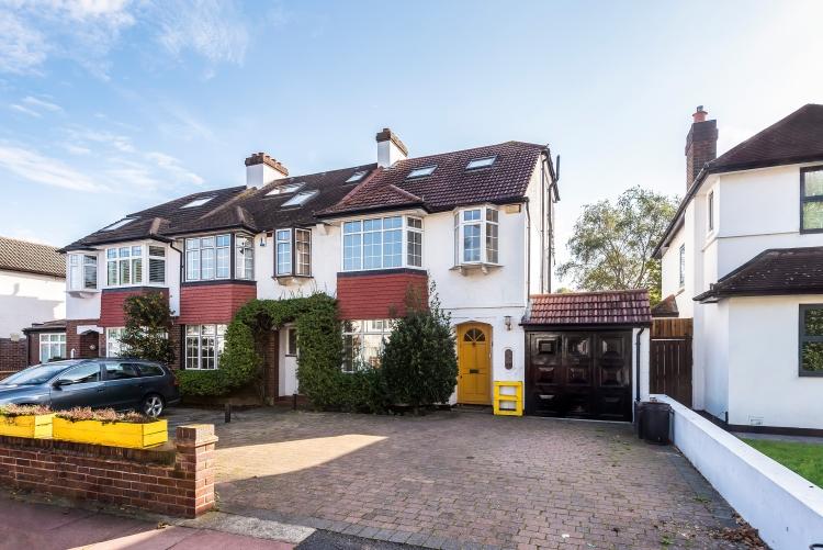 Clock House Road Beckenham BR3 4 bed house £2,500 pcm (£577 pw)