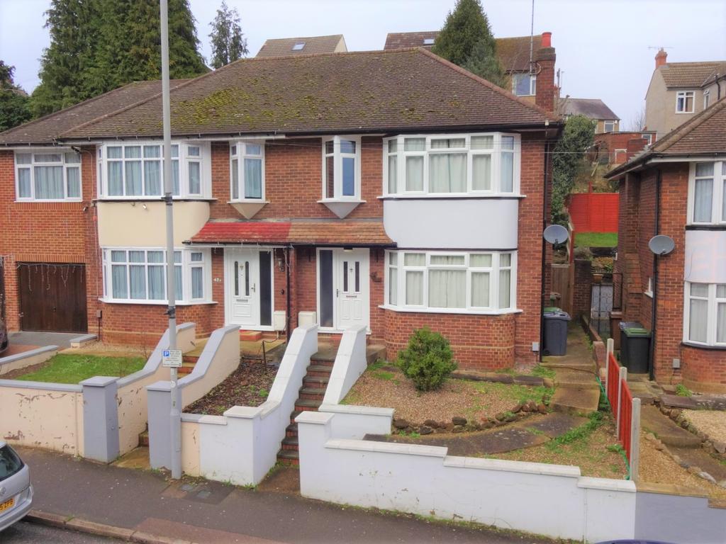 Farley Hill, Luton, LU1 2 bed semidetached house £270,000