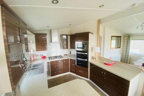 2 bedroom lodge for sale - Ribble Valley Country & Leisure Park, Lancashire, BB7 4JD