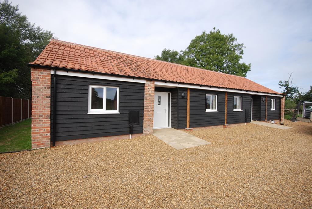Browick Road, Wymondham NR18 2 bed barn conversion £950 pcm (£219 pw)