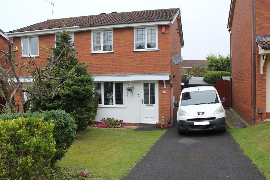 Harlech Way, Milking Bank, Dudley, DY1 2 bed semidetached house £195,000