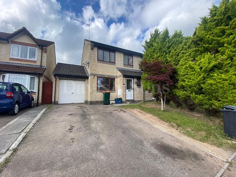Lavender Way, Rogerstone, Newport.... 3 bed semidetached house £725