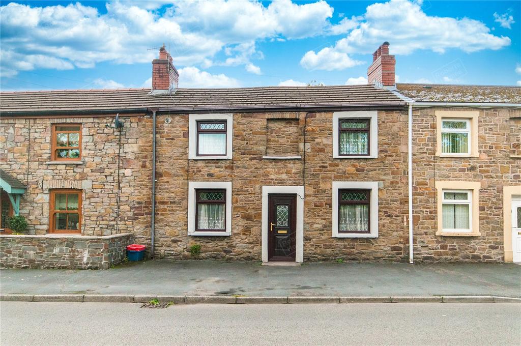 College Row, Ystradgynlais, Swansea, SA9 2 bed terraced house £92,500