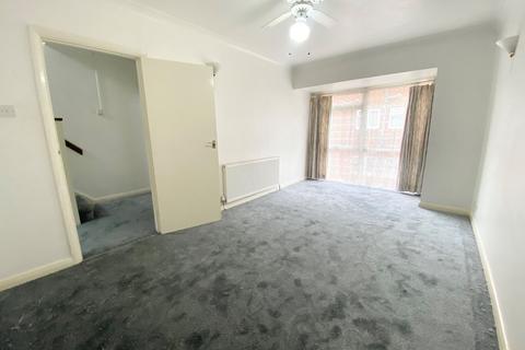 3 bedroom terraced house to rent, Courtlands Mews, Church Hill, Newhaven