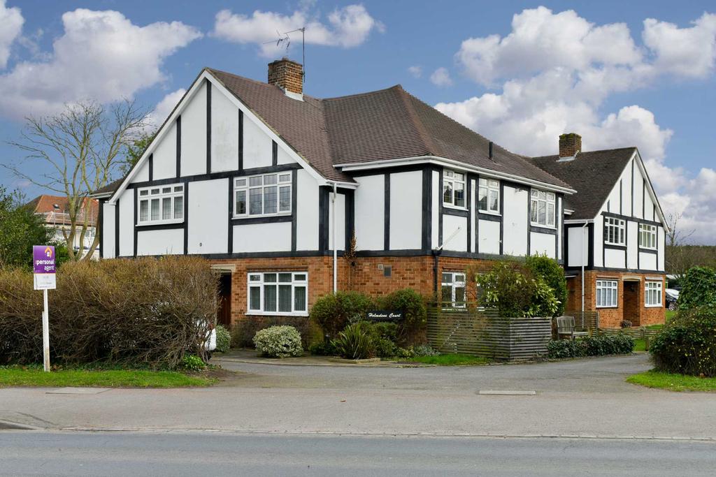 Epsom Road, Epsom 2 bed £1,500 pcm (£346 pw)