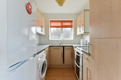 2 bedroom maisonette to rent, Epsom Road, Epsom