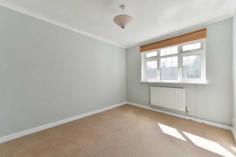 2 bedroom maisonette to rent, Epsom Road, Epsom