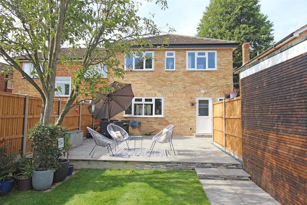 Fairview Road, Stevenage, SG1 2NA 5 bed semidetached house £695,000