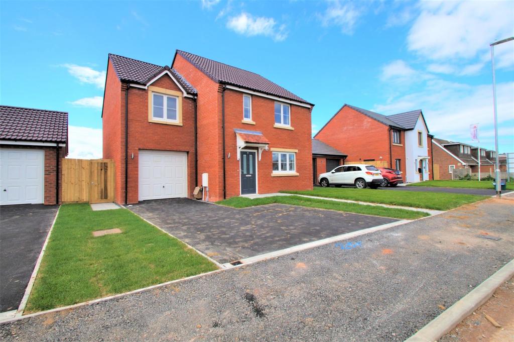 Berrow Gardens, Berrow, BurnhamonSea, TA8 4 bed detached house for