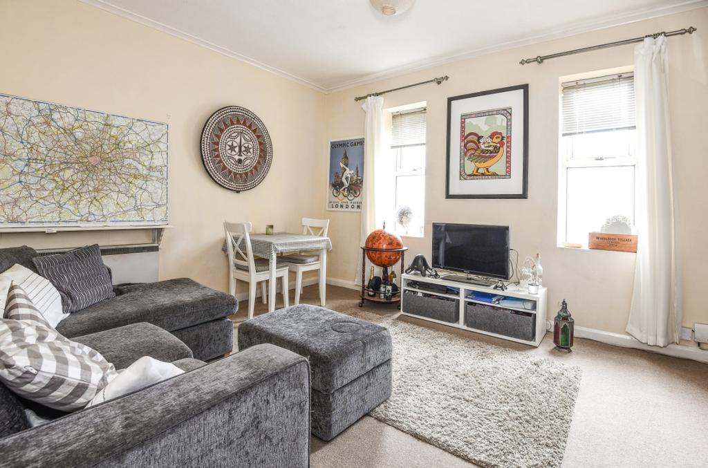 Hardy Road Wimbledon SW19 2 bed apartment £1,275 pcm (£294 pw)