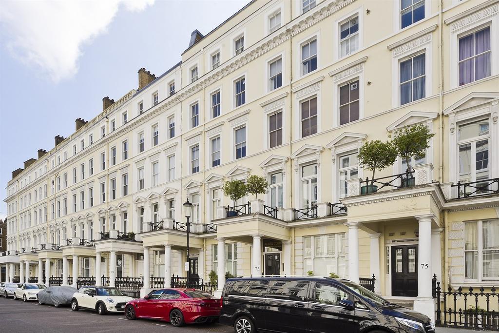 Alexa Court, Lexham Gardens, London, W8 2 bed flat - £900,000