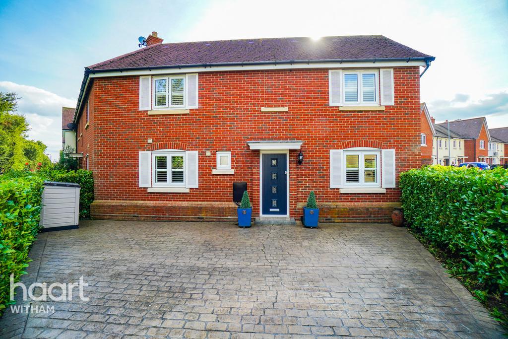 Holst Avenue, Witham 3 bed end of terrace house £350,000