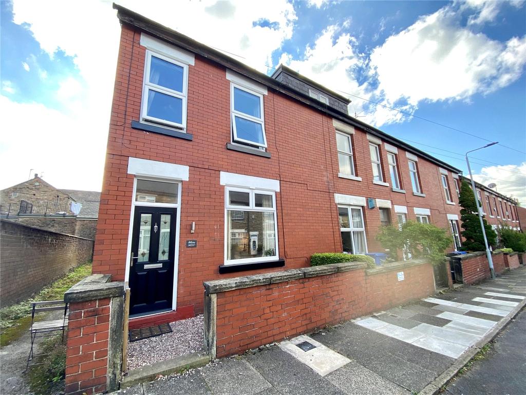 Ellesmere Avenue, Marple, Stockport, SK6 2 bed end of terrace house £875 pcm (£202 pw)