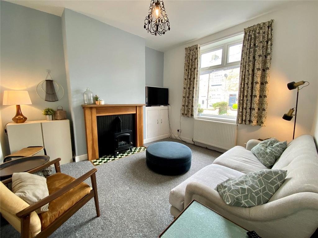 Ellesmere Avenue, Marple, Stockport, SK6 2 bed end of terrace house £875 pcm (£202 pw)
