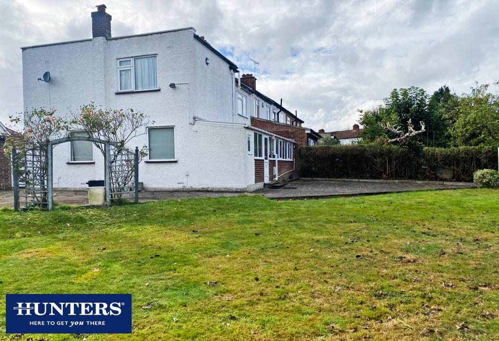 A Brixham Crescent, Ruislip 4 bed semidetached house £2,100 pcm (£