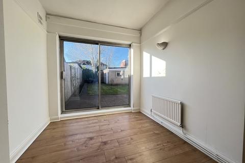 4 bedroom end of terrace house to rent, Durley Avenue, Pinner HA5