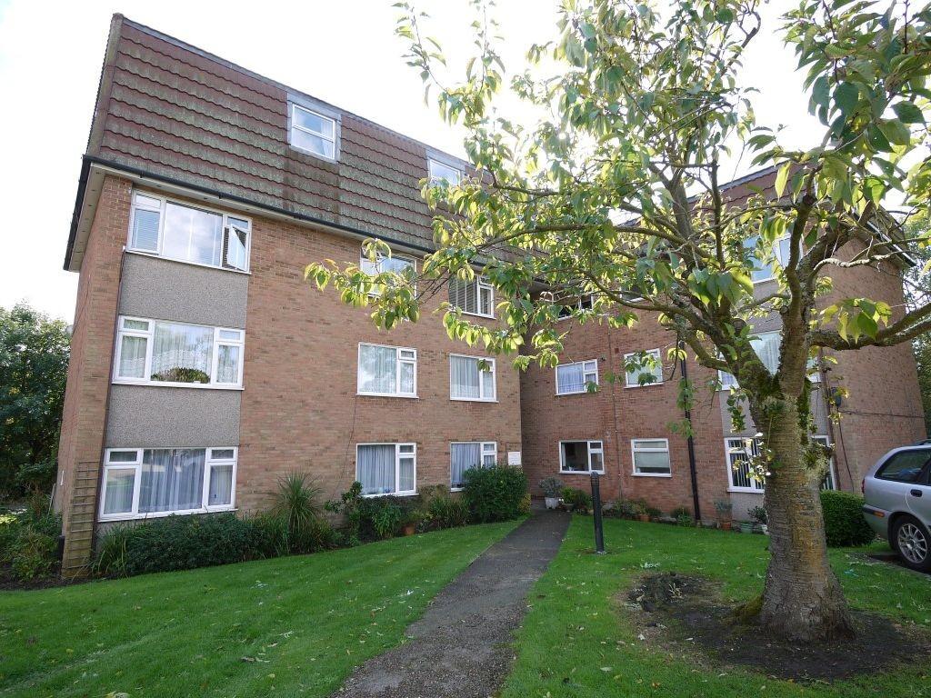 Lambs Close, Cuffley 2 bed flat £345,000