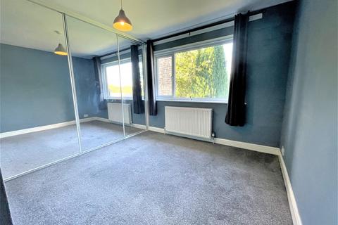 2 bedroom townhouse to rent, New Park Way, Farsley