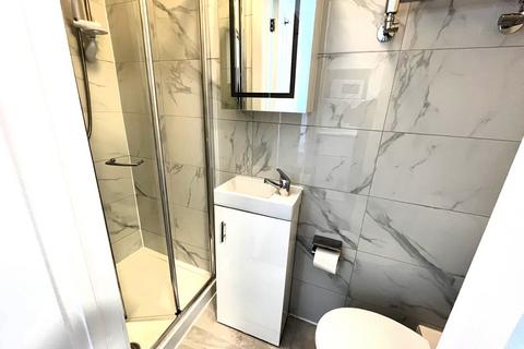 1 bedroom in a house share to rent - Clare Road, Hounslow