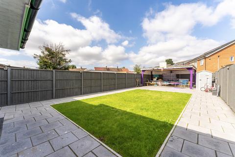 2 bedroom terraced house for sale, Wright Road, Hounslow