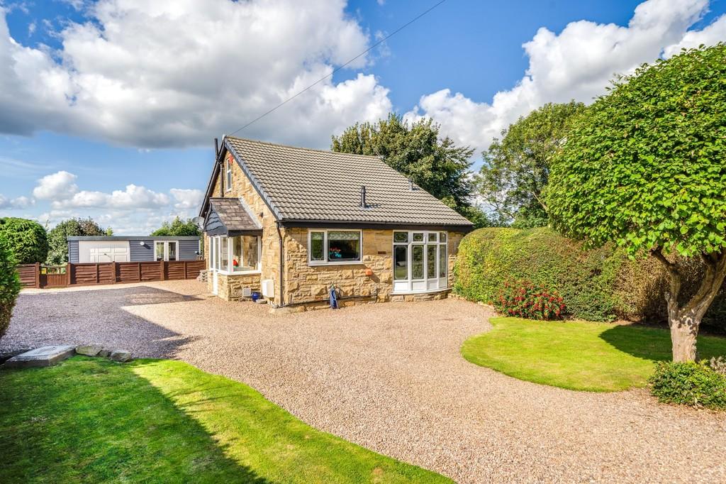 Churchill Grove, Heckmondwike 3 bed detached bungalow £325,000