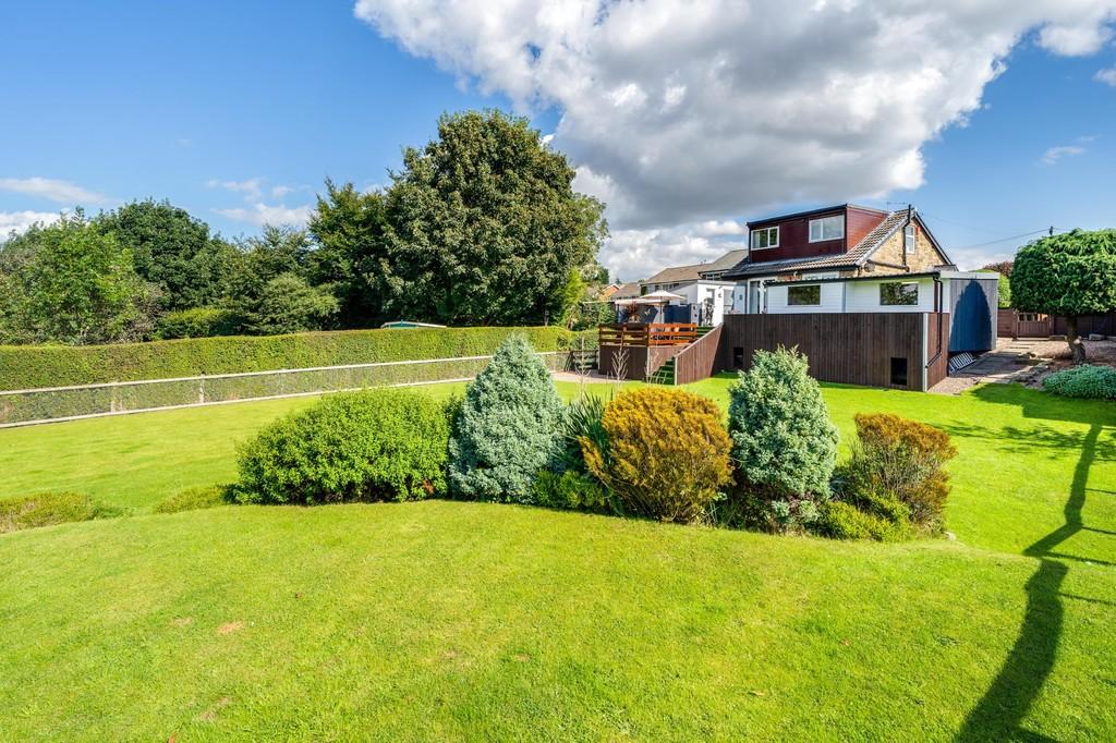 Churchill Grove, Heckmondwike 3 bed detached bungalow £325,000