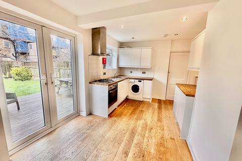 3 bedroom terraced house to rent, Farrant Avenue, London N22