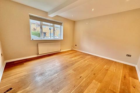 3 bedroom terraced house to rent, Farrant Avenue, London N22