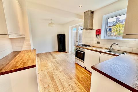 3 bedroom terraced house to rent, Farrant Avenue, London N22