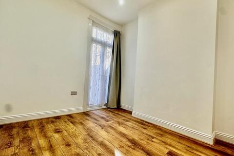 2 bedroom apartment to rent, Stanhope Gardens, Harringay N4