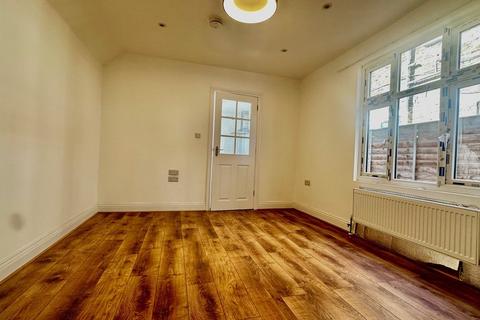 2 bedroom apartment to rent, Stanhope Gardens, Harringay N4