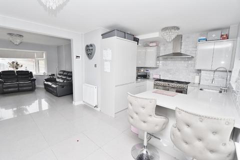 33 Warden Avenue, Romford, RM5 2SP