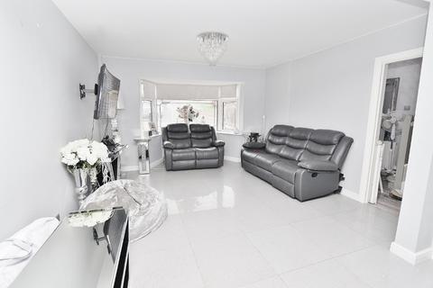 33 Warden Avenue, Romford, RM5 2SP